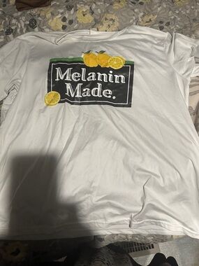 Source Unknown White Short-Sleeve Tee with Yellow Lemon Graphic